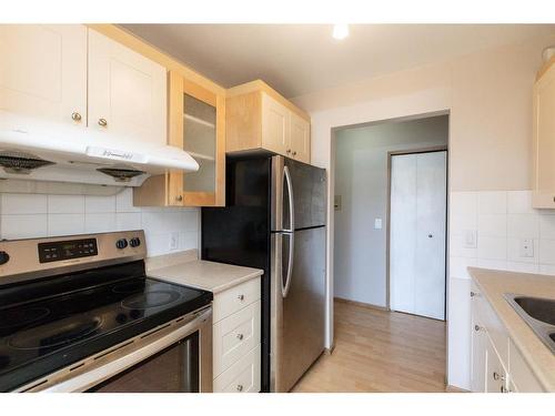 302-123 22 Avenue Ne, Calgary, AB - Indoor Photo Showing Kitchen