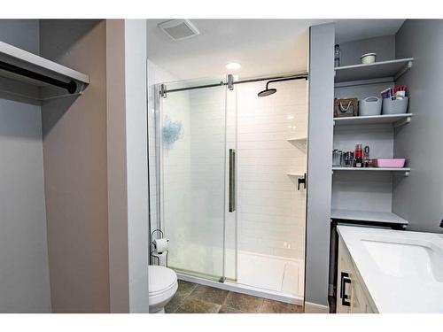 23 Allsop Avenue, Red Deer, AB - Indoor Photo Showing Bathroom