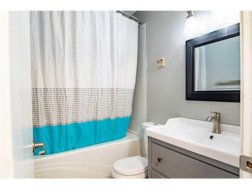 23 Allsop Avenue, Red Deer, AB - Indoor Photo Showing Bathroom
