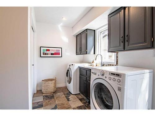 42 Flagstaff Close, Red Deer, AB - Indoor Photo Showing Laundry Room