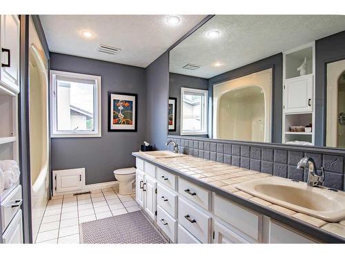 42 Flagstaff Close, Red Deer, AB - Indoor Photo Showing Bathroom