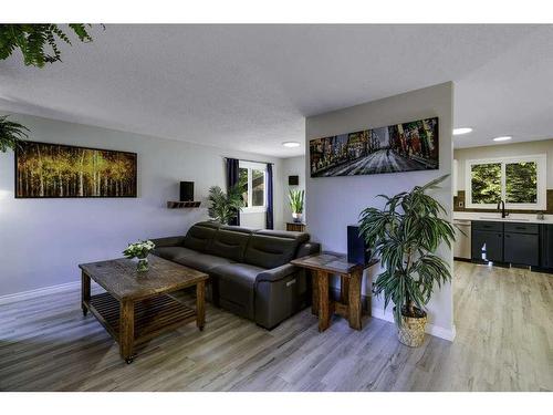 11 Glenbrook Place, Cochrane, AB - Indoor Photo Showing Other Room