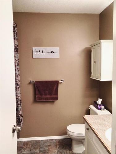 35 Adams Close, Red Deer, AB - Indoor Photo Showing Bathroom