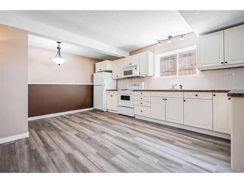 41 Eggleton Street, Red Deer, AB - Indoor Photo Showing Kitchen
