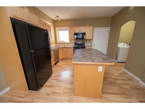 38-45 Ironstone Drive, Red Deer, AB - Indoor Photo Showing Kitchen