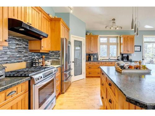 34202 Range Road 13, Rural Red Deer County, AB - Indoor Photo Showing Kitchen With Upgraded Kitchen