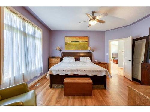 34202 Range Road 13, Rural Red Deer County, AB - Indoor Photo Showing Bedroom