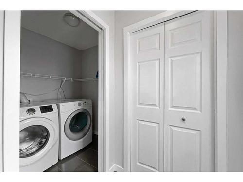 375 Prestwick Close Se, Calgary, AB - Indoor Photo Showing Laundry Room