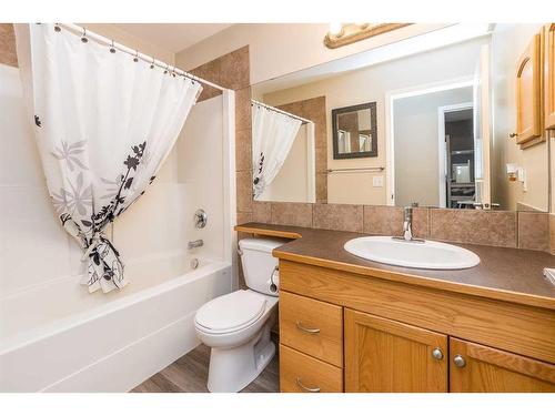 23 Lodge Place, Sylvan Lake, AB - Indoor Photo Showing Bathroom