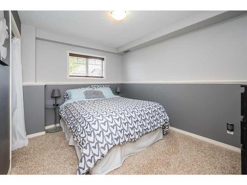 23 Lodge Place, Sylvan Lake, AB - Indoor Photo Showing Bedroom