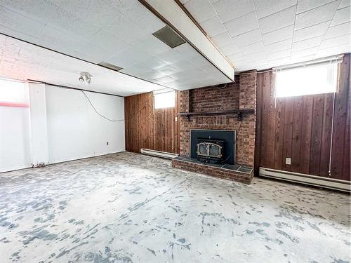 5011 72 Street, Stettler, AB - Indoor With Fireplace