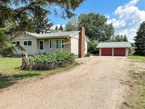 5011 72 Street, Stettler, AB - Outdoor