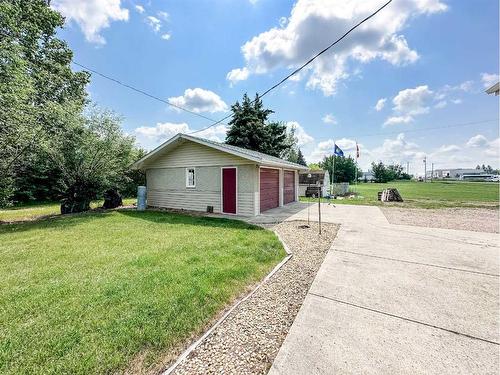 5011 72 Street, Stettler, AB - Outdoor