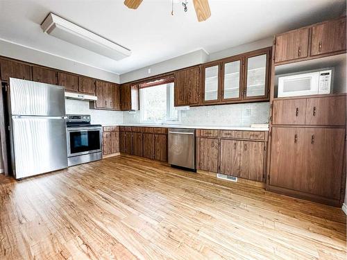 5011 72 Street, Stettler, AB - Indoor Photo Showing Kitchen