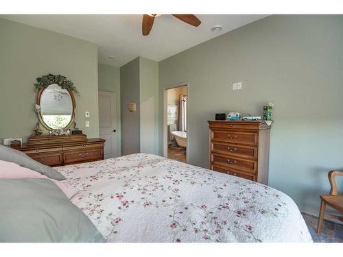 40511 Range Road 273, Rural Lacombe County, AB - Indoor Photo Showing Bedroom