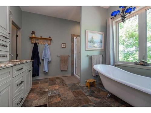 40511 Range Road 273, Rural Lacombe County, AB - Indoor Photo Showing Bathroom