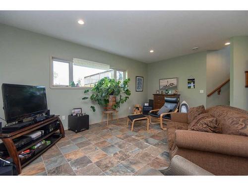 40511 Range Road 273, Rural Lacombe County, AB - Indoor Photo Showing Living Room