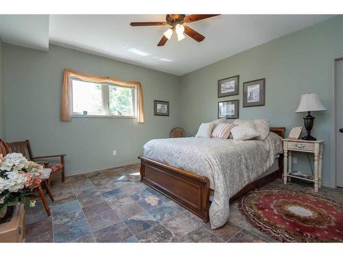 40511 Range Road 273, Rural Lacombe County, AB - Indoor Photo Showing Bedroom