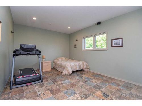 40511 Range Road 273, Rural Lacombe County, AB - Indoor Photo Showing Bedroom