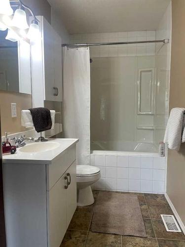 5112 52 Avenue, Consort, AB - Indoor Photo Showing Bathroom