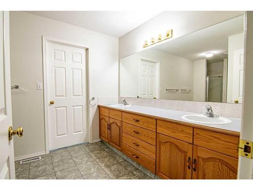 274030 Highway 53, Rural Ponoka County, AB - Indoor Photo Showing Bathroom