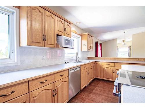 274030 Highway 53, Rural Ponoka County, AB - Indoor Photo Showing Kitchen