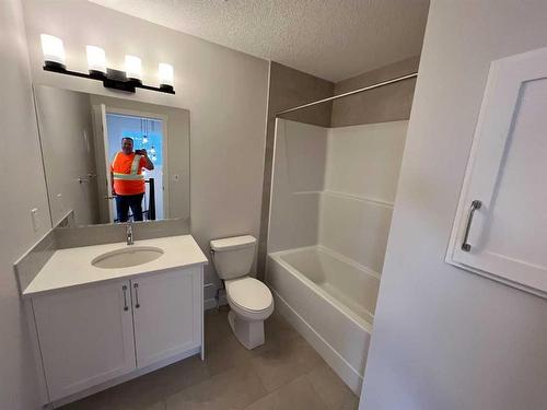 32 Lewiston View Ne, Calgary, AB - Indoor Photo Showing Bathroom