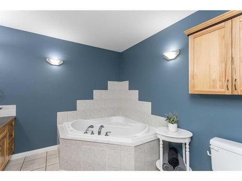 12 Cyrene Crescent, Gull Lake, AB - Indoor Photo Showing Bathroom