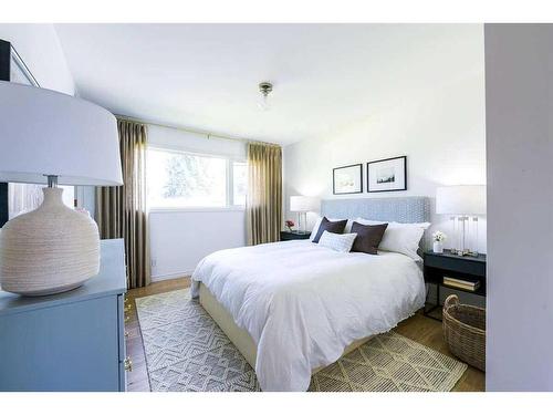 2502 8A Avenue North, Lethbridge, AB - Indoor Photo Showing Bedroom