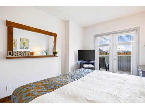 313-1151 Sidney Street, Canmore, AB - Indoor Photo Showing Bedroom