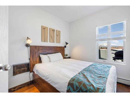 313-1151 Sidney Street, Canmore, AB - Indoor Photo Showing Bedroom