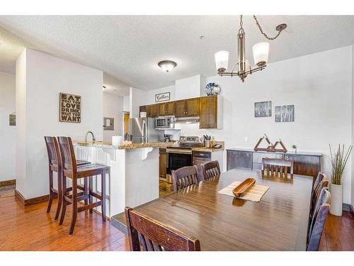 313-1151 Sidney Street, Canmore, AB - Indoor Photo Showing Dining Room