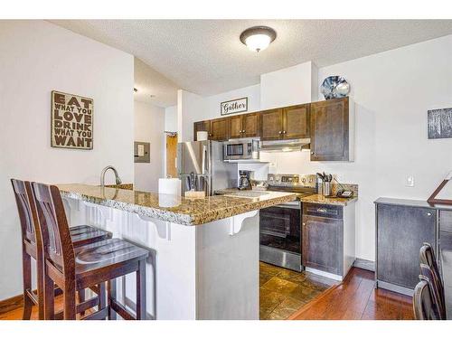 313-1151 Sidney Street, Canmore, AB - Indoor Photo Showing Kitchen With Upgraded Kitchen