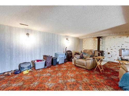 37578 Range Road 233, Rural Red Deer County, AB - Indoor Photo Showing Living Room