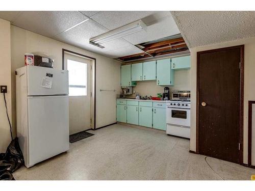 37578 Range Road 233, Rural Red Deer County, AB - Indoor Photo Showing Kitchen