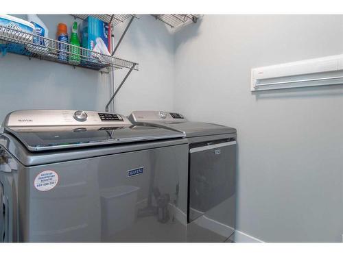 1 Toal Close, Red Deer, AB - Indoor Photo Showing Laundry Room