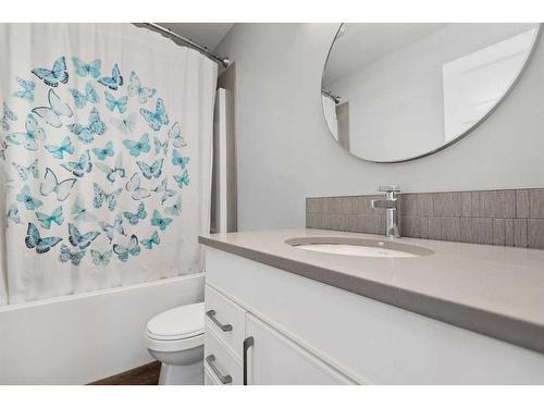 1 Toal Close, Red Deer, AB - Indoor Photo Showing Bathroom