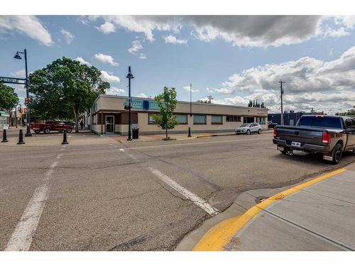 5033 50 Avenue, Ponoka, AB 