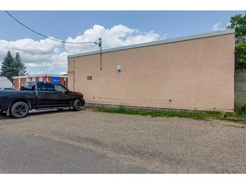 5033 50 Avenue, Ponoka, AB 