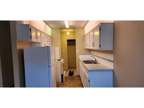 206-5812 61 Street, Red Deer, AB - Indoor Photo Showing Kitchen With Double Sink