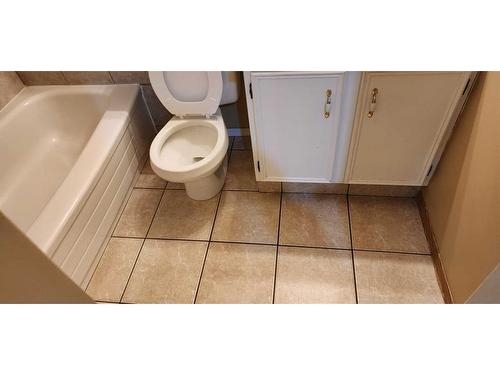206-5812 61 Street, Red Deer, AB - Indoor Photo Showing Bathroom