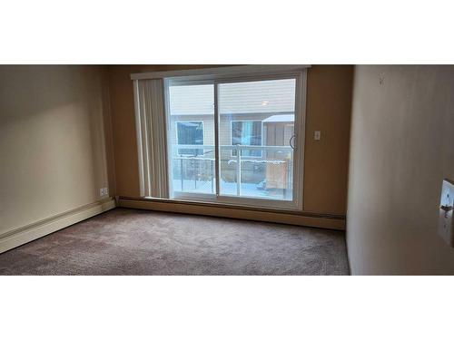 206-5812 61 Street, Red Deer, AB - Indoor Photo Showing Other Room