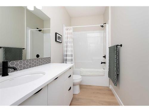 167 Ellington Crescent, Red Deer, AB - Indoor Photo Showing Bathroom