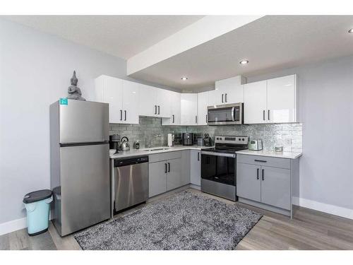 4175 Ryders Ridge Blvd, Sylvan Lake, AB - Indoor Photo Showing Kitchen