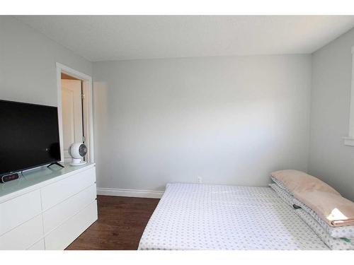 16 Halman Crescent, Red Deer, AB - Indoor Photo Showing Bedroom