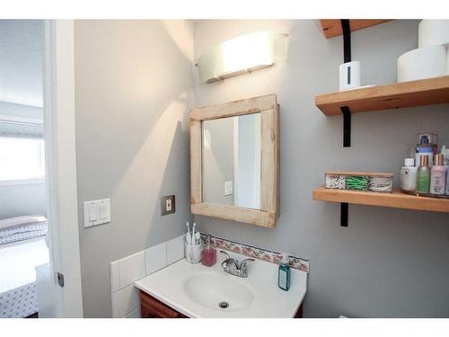 16 Halman Crescent, Red Deer, AB - Indoor Photo Showing Bathroom