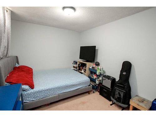 16 Halman Crescent, Red Deer, AB - Indoor Photo Showing Bedroom