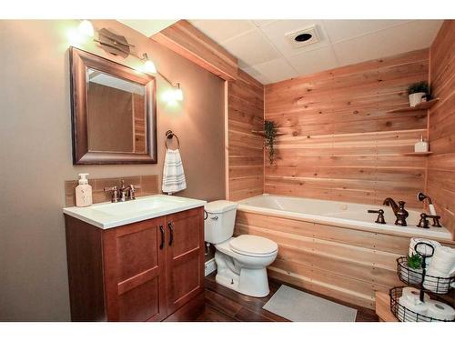 16 Halman Crescent, Red Deer, AB - Indoor Photo Showing Bathroom