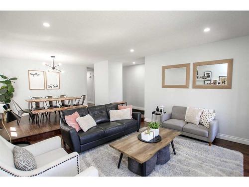 16 Halman Crescent, Red Deer, AB - Indoor Photo Showing Living Room