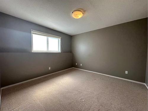 1-5011 55 Avenue, Ponoka, AB - Indoor Photo Showing Other Room